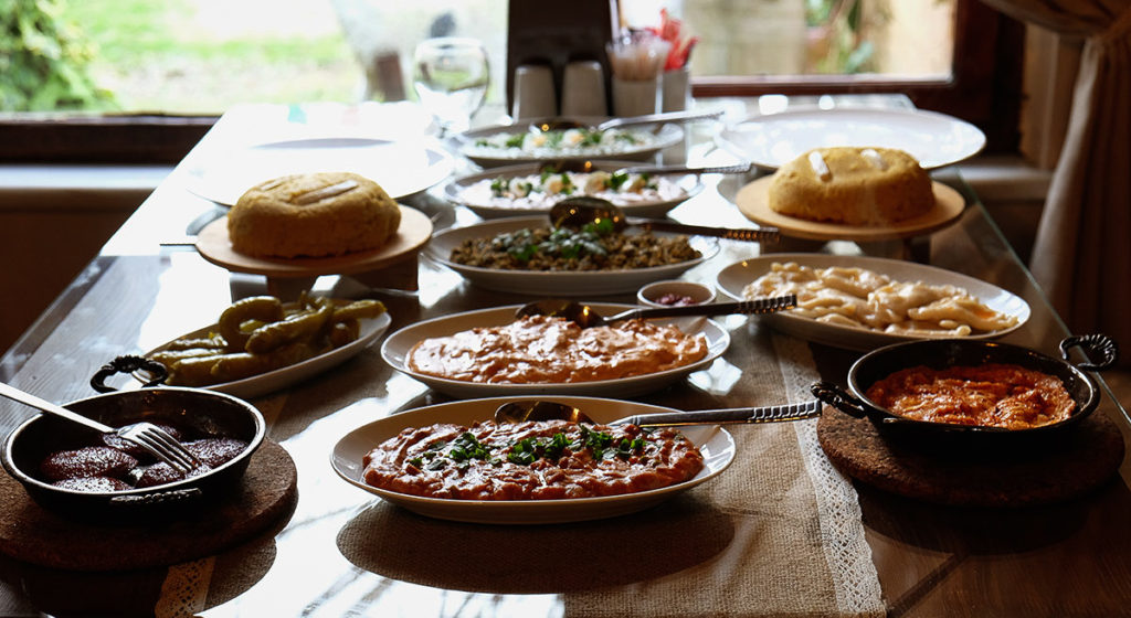 Şölen Bahçe'de Abhaz sofrası